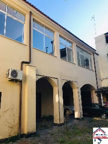 Foto Negozio in via cumana, Giugliano in Campania Centro Storico di 510 m²