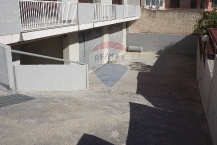 Foto Attività commerciale in via dottore giovanni minardi, Ragusa di 408 m²