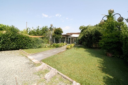 Foto Attività commerciale in via pietrasanta, Massa Bondano - Partaccia