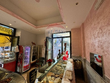 Foto Attività commerciale in VIA ETNEA, Catania Borgo di 70 m² con 2 locali