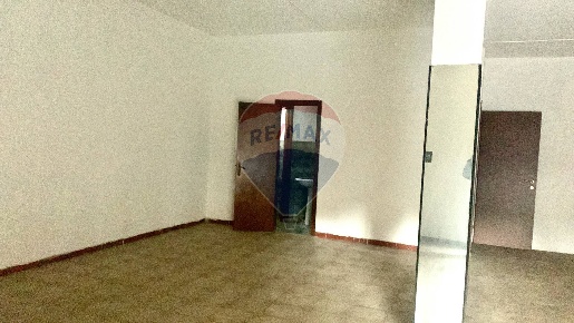 Foto Locale commerciale in Via Fiume, Belpasso Centro di 132 m² in affitto