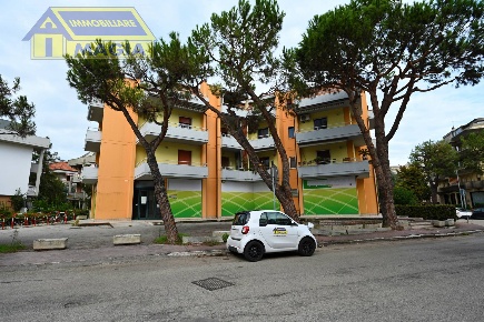 Foto Locale commerciale a Grottammare Centro di 577 m² in vendita