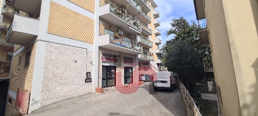 Foto Locale commerciale in Via Almerico Meomartini, Benevento Sala, Mellusi