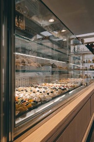 Foto Bar a Legnano di 400 m² con 4 locali in vendita