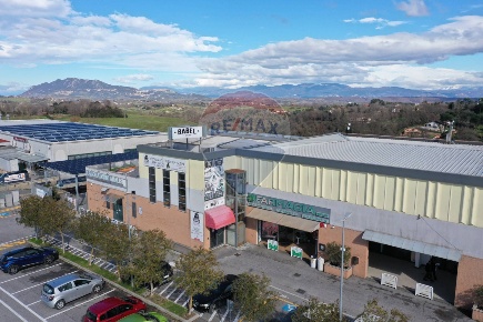 Foto Attività commerciale in Via Flaminia, Rignano Flaminio Centro di 75 m²