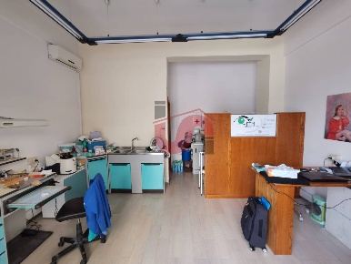 Foto Locale commerciale in Via Castellano, Benevento Sala, Mellusi di 30 m²