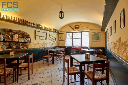 Foto Attività commerciale in VIA FIUME, Finale Ligure Centro di 300 m²