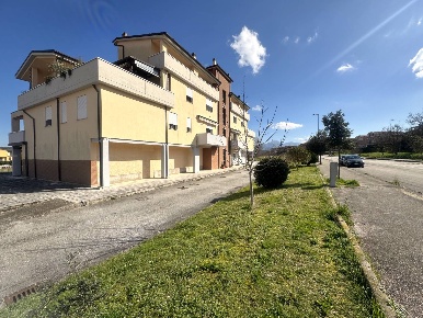 Foto Locale commerciale in VIA CARLO URBANI, Fabriano Centro di 100 m²