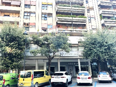 Foto Ufficio in Piazza della Rinascita, Pescara di 160 m² con 10 locali