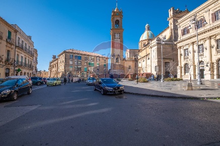 Foto Attività commerciale in VIA EMANUELE TARANTO, Caltagirone Centro