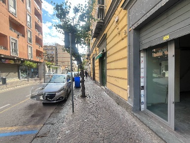 Foto Negozio in Corso Umberto Primo, San Giorgio a Cremano di 30 m²