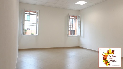 Foto Negozio in Via Olindo Malagodi, Cento Cento Paese di 66 m² in affitto