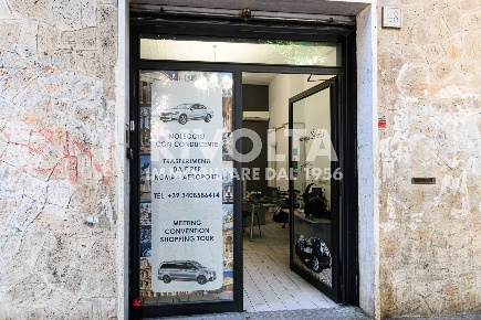 Foto Locale commerciale in Via Sirte, Roma Africano - Villa Chigi di 40 m²