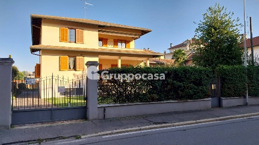 Foto Ufficio in Via Fornaroli, Magenta Centro di 150 m² con 5 locali