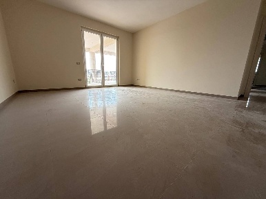 Foto Ufficio in Via Forche Caudine, Maddaloni di 300 m² con 8 locali