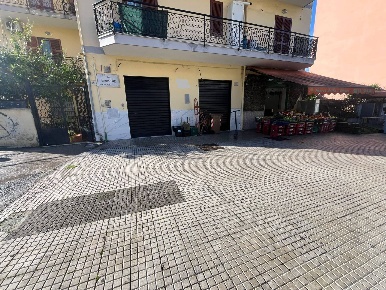 Foto Negozio in via Bartolo Longo, Napoli Ponticelli di 35 m² con 1 locali