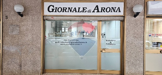 Foto Locale commerciale in Via Gramsci, Arona Centro di 85 m² con 1 locali