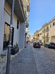 Foto Locale commerciale a Pomigliano d'Arco Centro di 40 m² con 1 locali