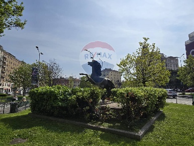 Foto Attività commerciale in Piazza Wagner, Milano Vercelli - Wagner