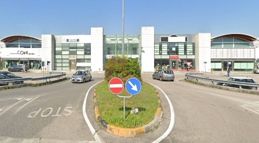 Foto Locale commerciale in Via Udine, Gradisca d'Isonzo di 415 m²