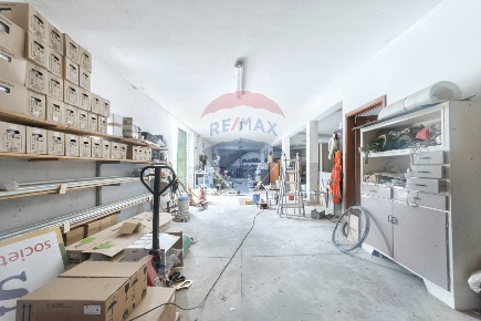 Foto Magazzino in contrada saletto, Loreto Aprutino di 556 m² in vendita