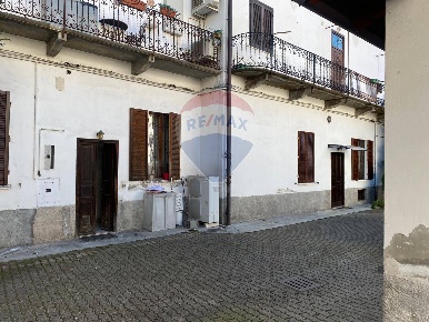 Foto Laboratorio in Corso Sempione, Gallarate Centro di 51 m² con 4 locali