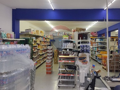 Foto Locale commerciale in Via Acquanuova, Caltagirone Centro di 340 m²