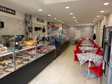 Foto Locale commerciale in Via Cesare Beccaria, Catania Cibali di 200 m²