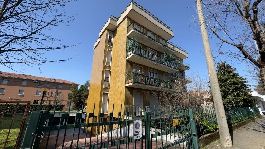 Foto Ufficio in Via Alessandro Manzoni, Vimercate Semicentro di 55 m²