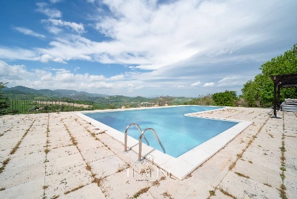 Foto Agriturismo in Via Strada del Valubbio, Cagli di 900 m² con 35 locali