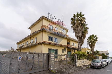 Foto Attività commerciale in Via pacinotti antonio, Aci Sant'Antonio