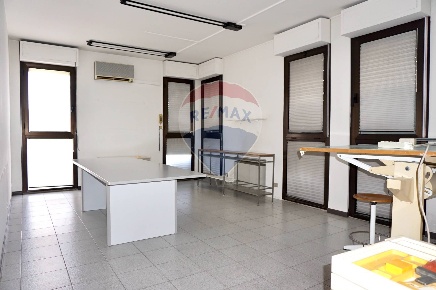 Foto Ufficio in via San Rocco, Empoli San Rocco - Lungarno di 70 m²