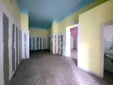 Foto Locale commerciale in Via San Luca, Viterbo di 80 m² con 2 locali