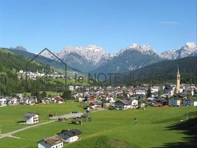 Foto Locale commerciale in via roma, Borca di Cadore Borca di 1100 m²