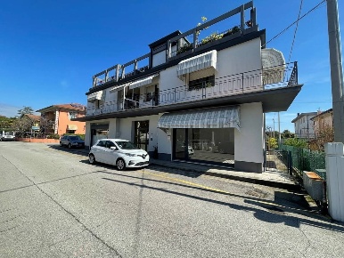 Foto Negozio a Cordenons Centro di 75 m² con 1 locali in affitto
