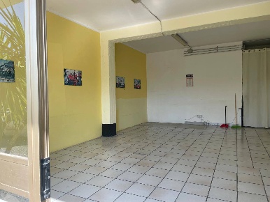 Foto Locale commerciale in Strada Tuscanese, Viterbo di 85 m² con 3 locali