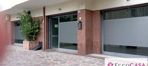 Foto Locale commerciale in via DE CHOLLET, Maddaloni Centro di 130 m²
