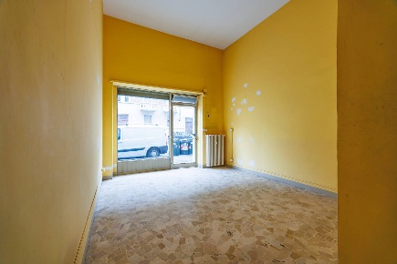Foto Negozio in Via Giosuè Borsi, Torino Lucento di 30 m² con 1 locali