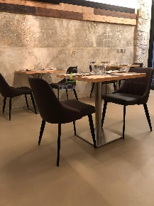 Foto Attività commerciale in Via dei Tibaldeschi, Ascoli Piceno di 100 m²