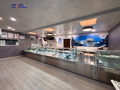Foto Attività commerciale in Piazza Cavalieri di Vittorio Veneto, Aosta