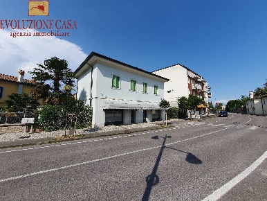 Foto Locale commerciale in piazza libertà, Turriaco di 46 m² con 1 locali