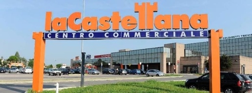 Foto Negozio in VIALE SANTE BIASUZI, Paese Centro di 295 m² con 1 locali