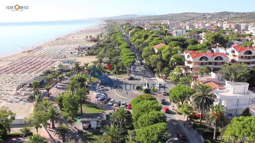 Foto Attività commerciale a Tortoreto di 250 m² con 2 locali in vendita