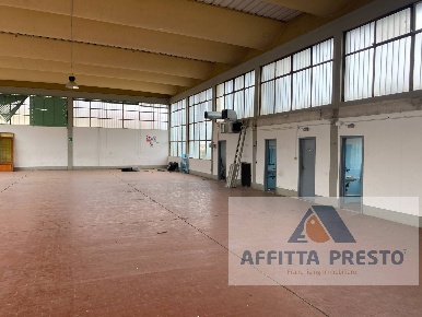 Foto Attività commerciale a Cerreto Guidi di 1000 m² con 5 locali