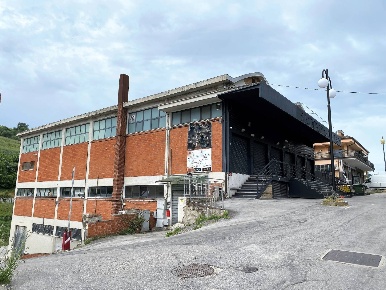 Foto Attività commerciale a Porto San Giorgio di 1800 m² in vendita