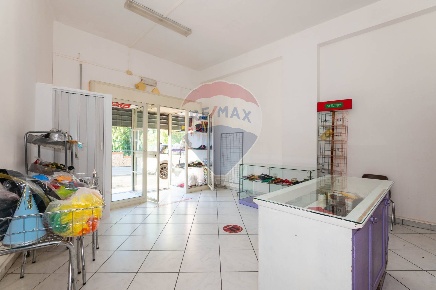 Foto Negozio in Via Nazionale, Carlentini Centro di 25 m² con 1 locali