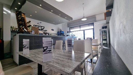 Foto Attività commerciale in Via Roma, Nuxis Centro di 70 m² con 3 locali