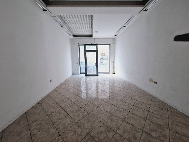 Foto Locale commerciale in via risorgimento, San Benedetto del Tronto