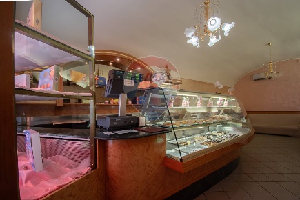 Foto Attività commerciale in Via Abate Angelini, Rovato Centro di 112 m²