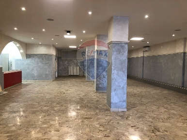 Foto Locale commerciale a Corciano Chiugiana La Commenda di 245 m²